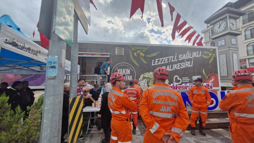 Büyükşehir Belediyesi 107 araç, 242 personelle deprem bölgesinde