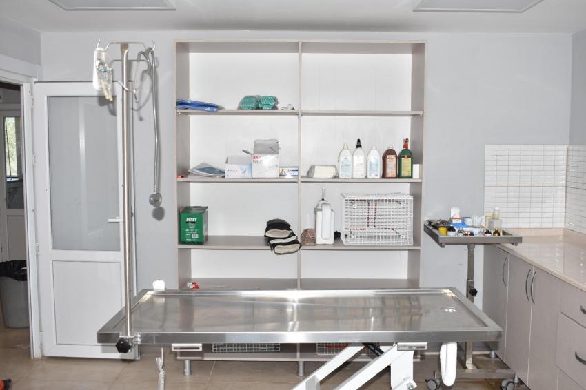 Büyükşehir, Edremit Çıkrıkçı Hayvan Barınağı’nı tıbbi cihazlarla güçlendirdi