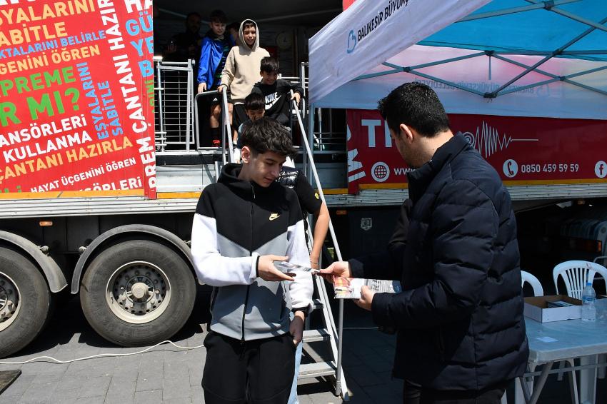Büyükşehir’in Deprem Simülasyon Tırı yarın Edremit’te