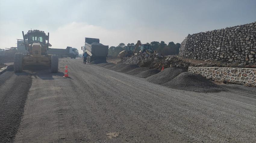 Organize Sanayi Bölgesi’nde yollara Büyükşehir dokunuşu