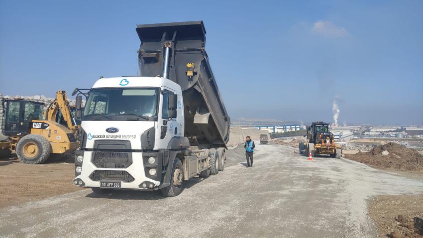 Organize Sanayi Bölgesi’nde yollara Büyükşehir dokunuşu