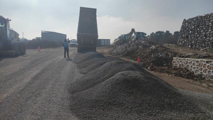 Organize Sanayi Bölgesi’nde yollara Büyükşehir dokunuşu