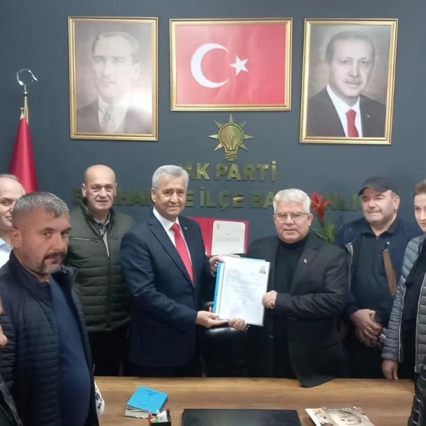 CEMAL AKKILIÇ BURHANİYE BELEDİYE BAŞKAN A.ADAYLIK DOSYASINI TESLİM ETTİ