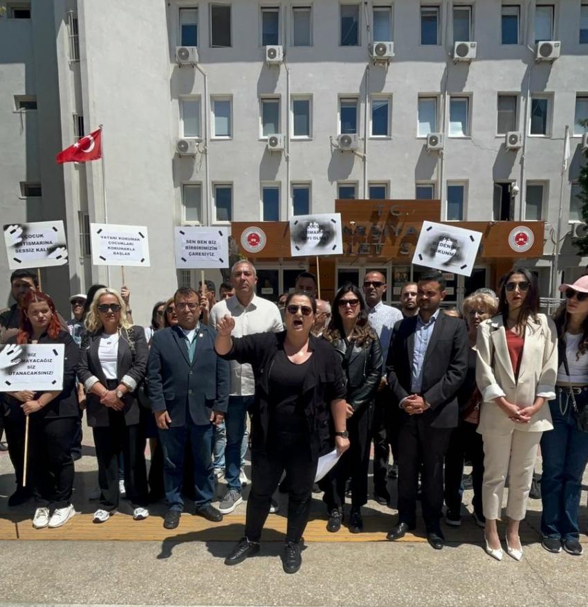 CHP KARŞIYAKA İLÇE ÖRGÜTÜ 13 YAŞINDAKİ KIZ ÇOCUĞUNA  YAPILAN CİNSEL İSTİSMARI  PROTESTO ETTİ