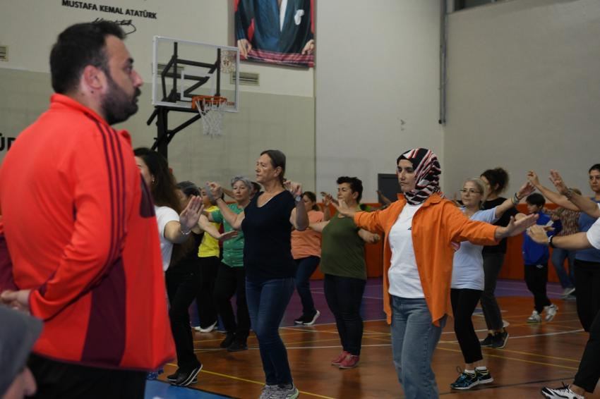 Cumhuriyet’in 101. Yılında 500 kişiden dev zeybek gösterisi