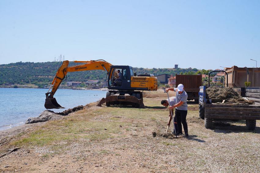 CUNDA ARKA DENİZ İŞ MAKİNELERİYLE BAŞTAN SONA TEMİZLENDİ