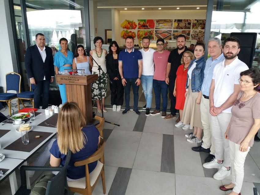 ÇYDD'DEN BAŞKAN DEVECİLER'E TEŞEKKÜR PLAKETİ