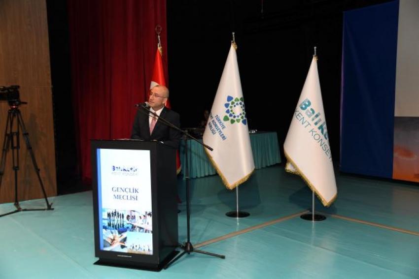 --- Gençlik Meclisi Başkanı Kerim Gülgönül --- Gençlik Meclisi başkanını seçti