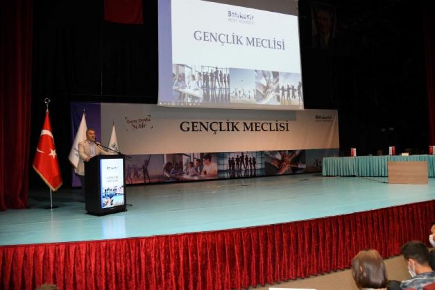 --- Gençlik Meclisi Başkanı Kerim Gülgönül --- Gençlik Meclisi başkanını seçti