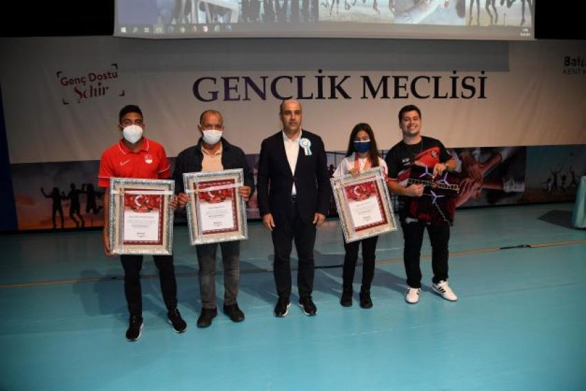 --- Gençlik Meclisi Başkanı Kerim Gülgönül --- Gençlik Meclisi başkanını seçti