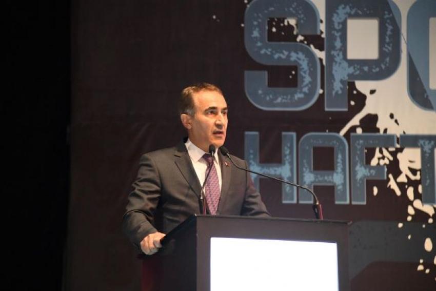 Başarılı sporcular ile Sporun Enleri ödüllendirildi  Başkan Yılmaz: Sizi hep destekleyeceğiz