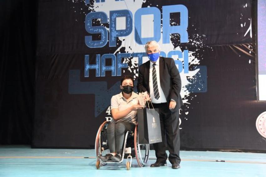 Başarılı sporcular ile Sporun Enleri ödüllendirildi  Başkan Yılmaz: Sizi hep destekleyeceğiz