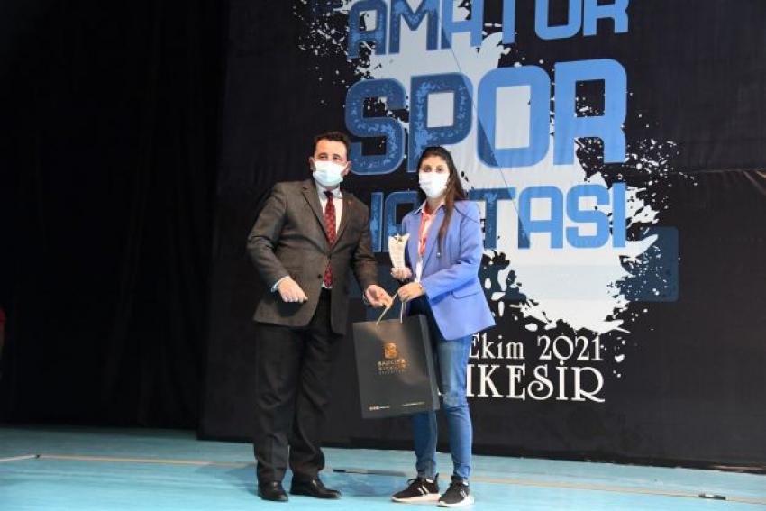 Başarılı sporcular ile Sporun Enleri ödüllendirildi  Başkan Yılmaz: Sizi hep destekleyeceğiz