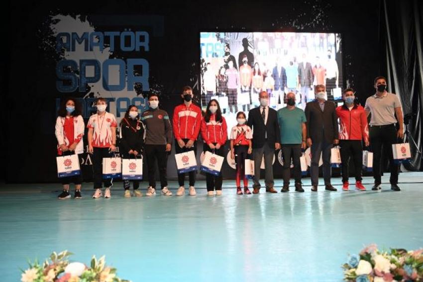 Başarılı sporcular ile Sporun Enleri ödüllendirildi  Başkan Yılmaz: Sizi hep destekleyeceğiz
