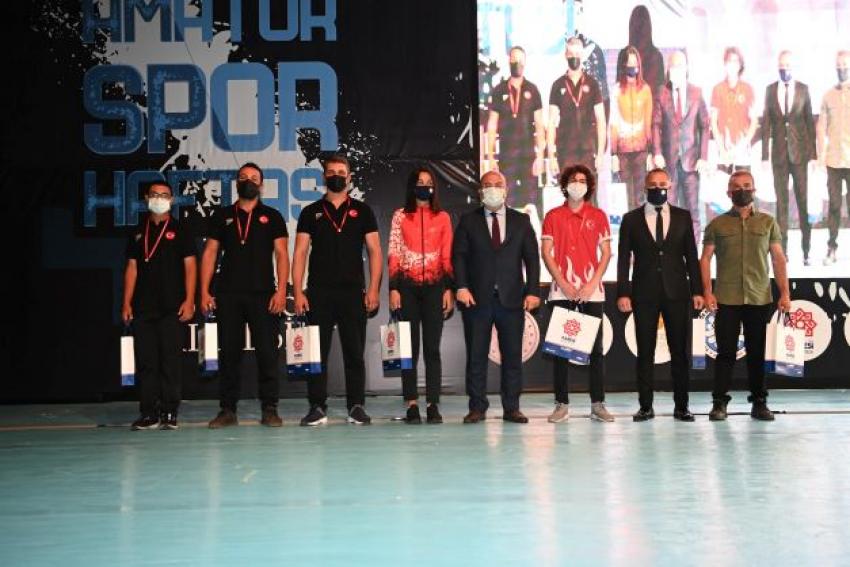 Başarılı sporcular ile Sporun Enleri ödüllendirildi  Başkan Yılmaz: Sizi hep destekleyeceğiz