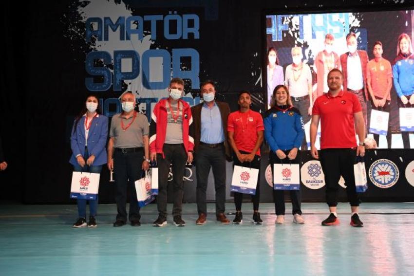 Başarılı sporcular ile Sporun Enleri ödüllendirildi  Başkan Yılmaz: Sizi hep destekleyeceğiz