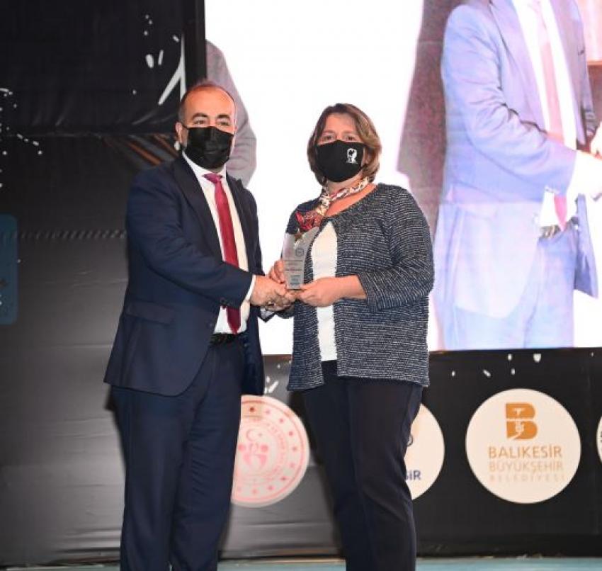 Başarılı sporcular ile Sporun Enleri ödüllendirildi  Başkan Yılmaz: Sizi hep destekleyeceğiz