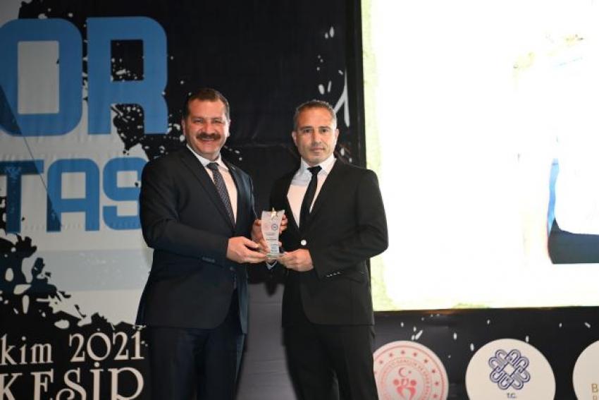 Başarılı sporcular ile Sporun Enleri ödüllendirildi  Başkan Yılmaz: Sizi hep destekleyeceğiz