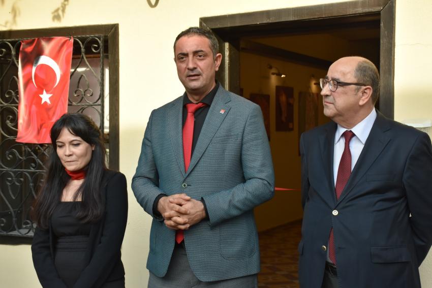 GERİ DÖNÜŞÜMLERLE KADINA ŞİDDETE DİKKAT ÇEKİYOR