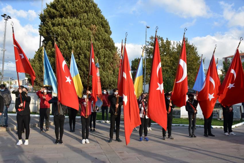 ULU ÖNDER ATATÜRK EDREMİT’TE ANILDI