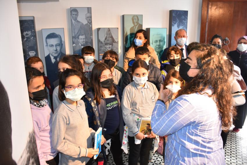 10 KASIM’DA ATATÜRK EVİ’NE ZİYARETÇİ AKINI