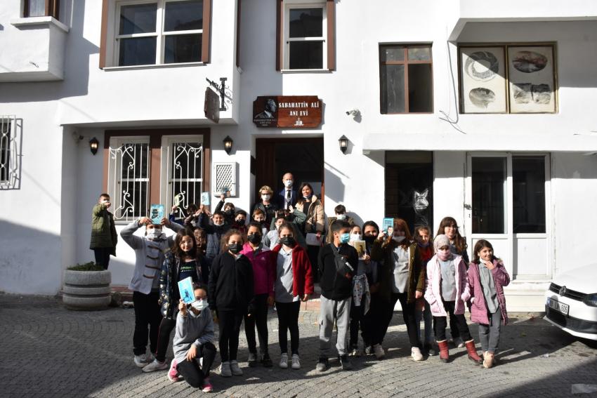 10 KASIM’DA ATATÜRK EVİ’NE ZİYARETÇİ AKINI