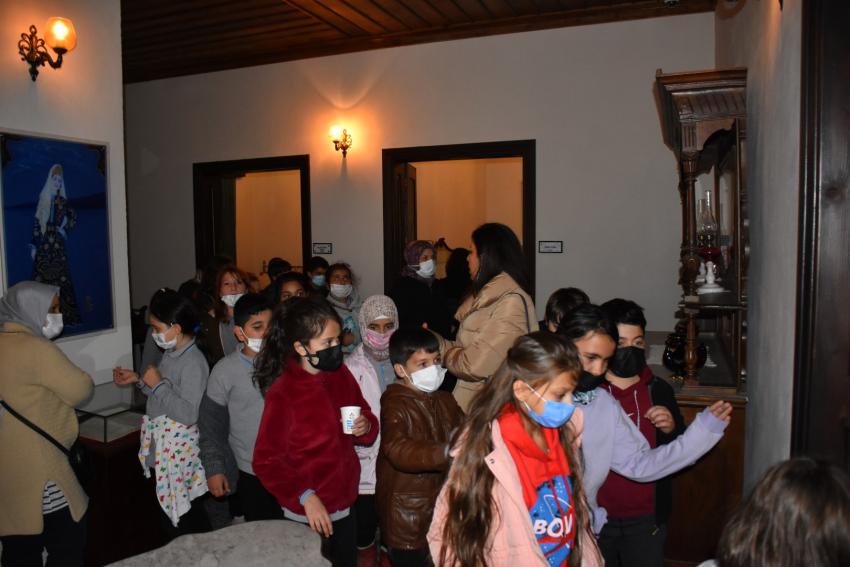 10 KASIM’DA ATATÜRK EVİ’NE ZİYARETÇİ AKINI