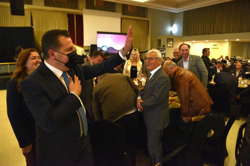 BAŞKAN YILMAZ “VAZIFEMIZ     MILLETIN YALNIZ KALMAMASIDIR”  ---BAŞKAN YILMAZ “HER BIR      MUHTARLA GÖNLÜMÜZ BIR”