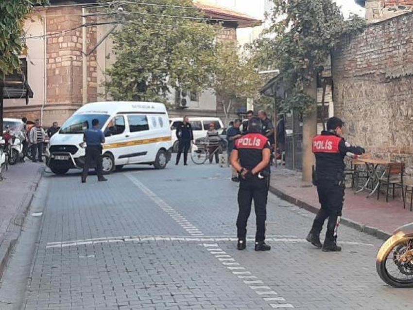 EDREMIT'TE SILAHLI KAVGA; 1 ÖLÜ, 1 YARALI