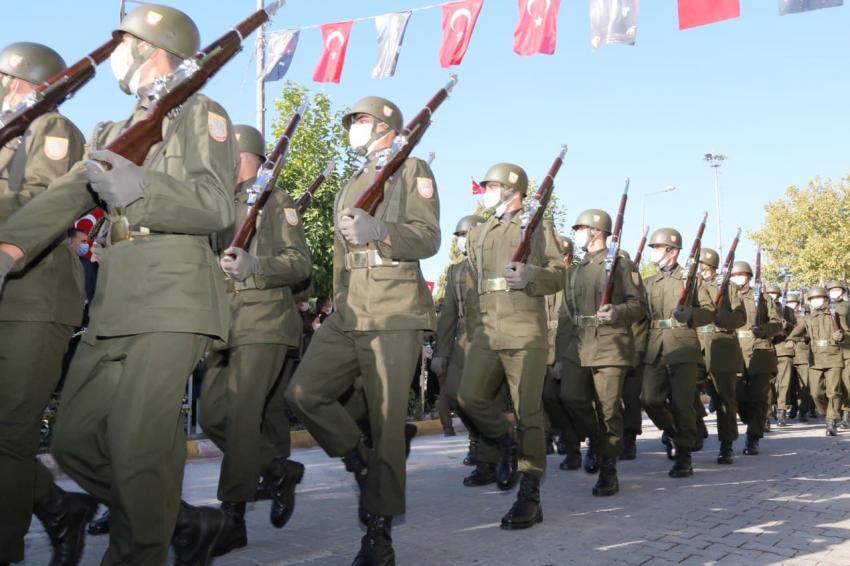 EDREMİT’TE 29 EKİM CUMHURİYET BAYRAMI COŞKUYLA KUTLANDI