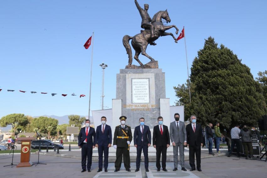 EDREMİT’TE 29 EKİM CUMHURİYET BAYRAMI COŞKUYLA KUTLANDI