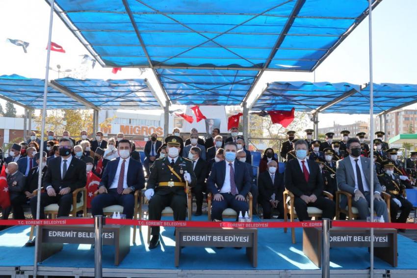 EDREMİT’TE 29 EKİM CUMHURİYET BAYRAMI COŞKUYLA KUTLANDI