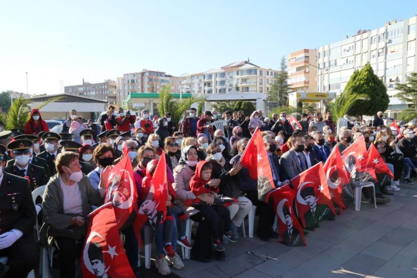 EDREMİT’TE 29 EKİM CUMHURİYET BAYRAMI COŞKUYLA KUTLANDI