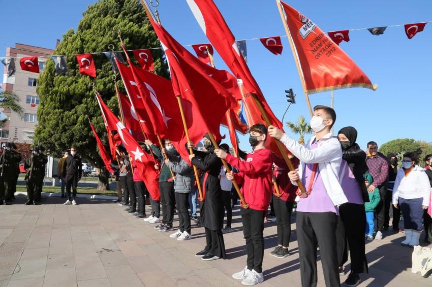 EDREMİT’TE 29 EKİM CUMHURİYET BAYRAMI COŞKUYLA KUTLANDI