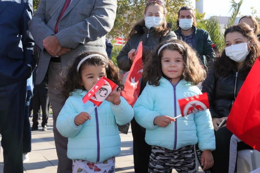 EDREMİT’TE 29 EKİM CUMHURİYET BAYRAMI COŞKUYLA KUTLANDI