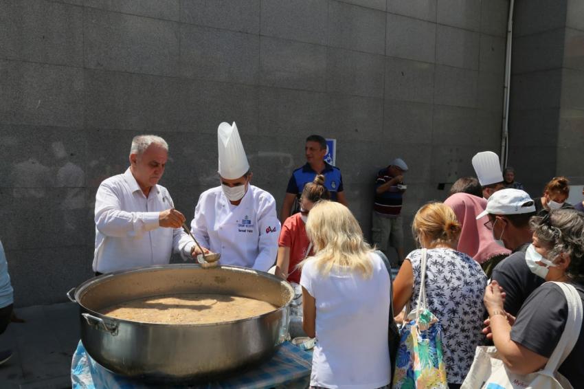 EDREMIT BELEDIYESI 18 BIN KIŞILIK AŞURE DAĞITTI