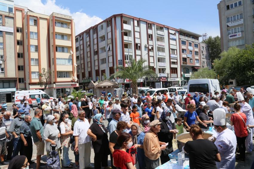 EDREMIT BELEDIYESI 18 BIN KIŞILIK AŞURE DAĞITTI