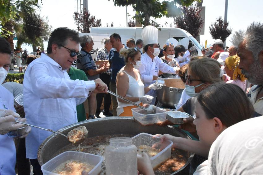 EDREMIT BELEDIYESI 18 BIN KIŞILIK AŞURE DAĞITTI