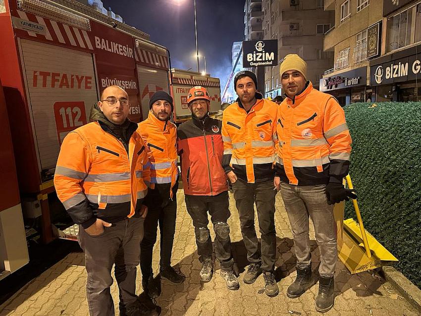 EDREMIT BELEDIYESI EKIPLERI DEPREM BÖLGESINE ULAŞTI