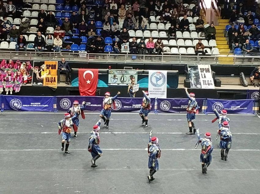 EDREMİT BELEDİYESİ HALK OYUNLARI EKİBİ İL BİRİNCİSİ OLDU