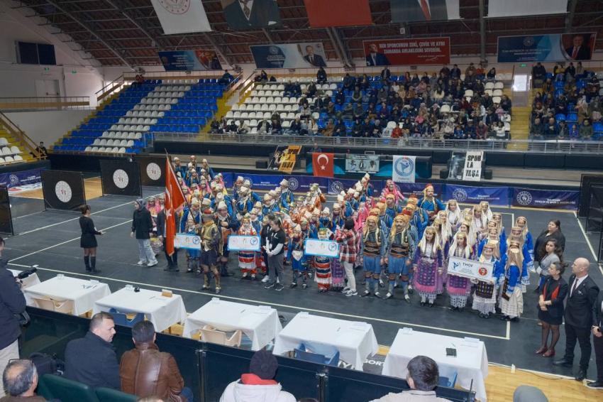 EDREMİT BELEDİYESİ HALK OYUNLARI EKİBİ İL BİRİNCİSİ OLDU