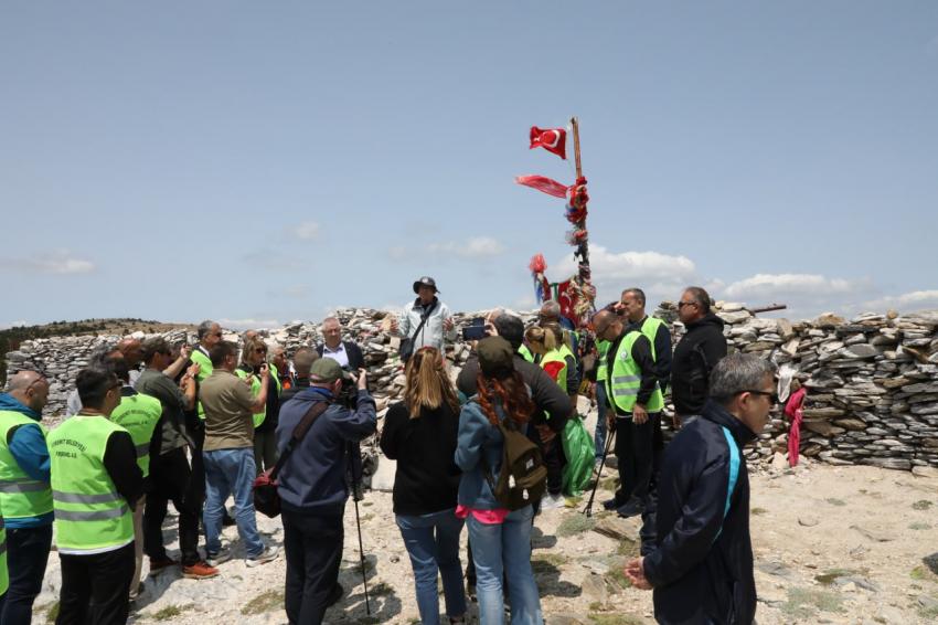 EDREMİT BELEDİYESİ’NDEN KAZDAĞLARI ZİRVESİNDE ÇEVRE TEMİZLİĞİ