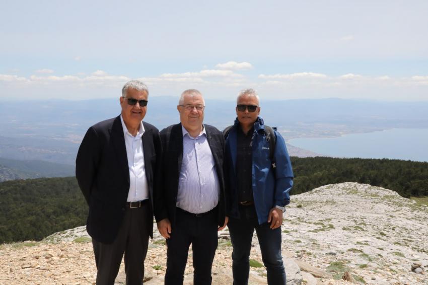 EDREMİT BELEDİYESİ’NDEN KAZDAĞLARI ZİRVESİNDE ÇEVRE TEMİZLİĞİ