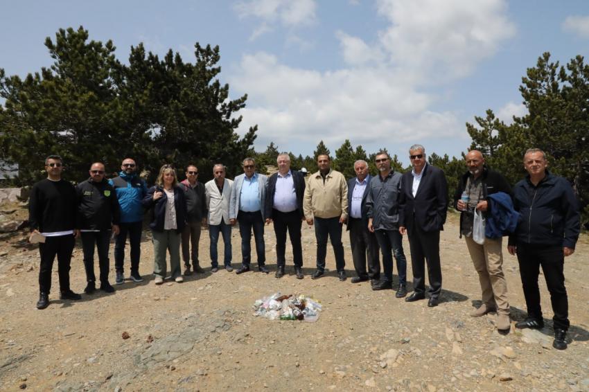 EDREMİT BELEDİYESİ’NDEN KAZDAĞLARI ZİRVESİNDE ÇEVRE TEMİZLİĞİ