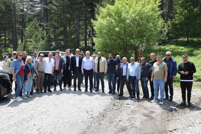 EDREMİT BELEDİYESİ’NDEN KAZDAĞLARI ZİRVESİNDE ÇEVRE TEMİZLİĞİ