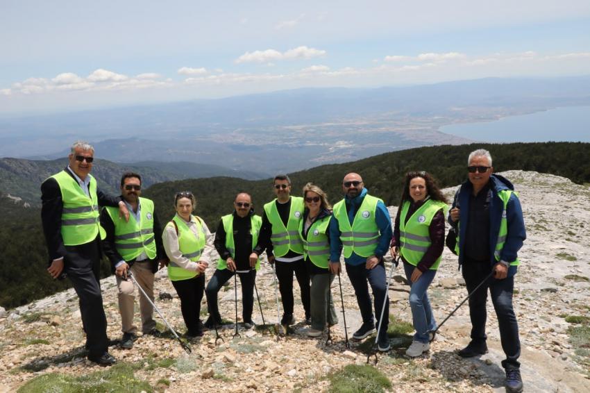 EDREMİT BELEDİYESİ’NDEN KAZDAĞLARI ZİRVESİNDE ÇEVRE TEMİZLİĞİ