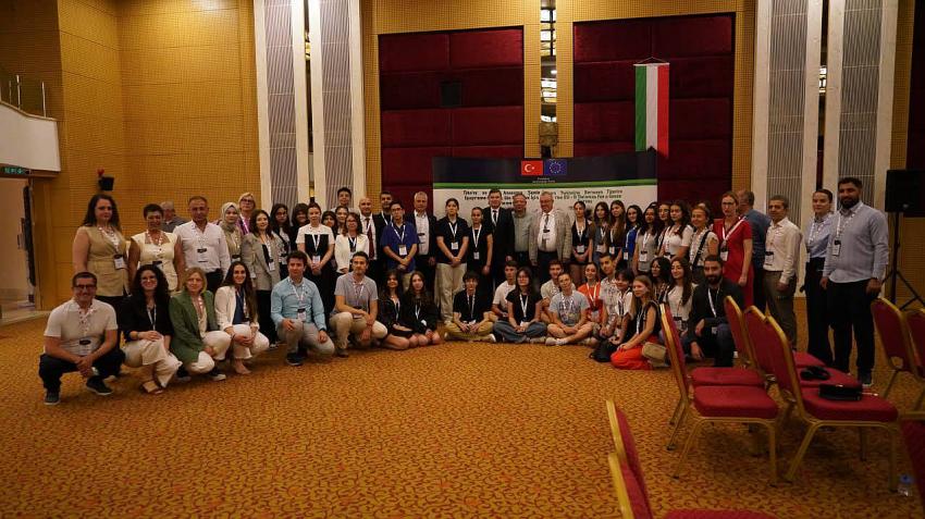 EDREMİT BELEDİYESİ’NE “YEREL YÖNETİM ÖDÜLÜ”