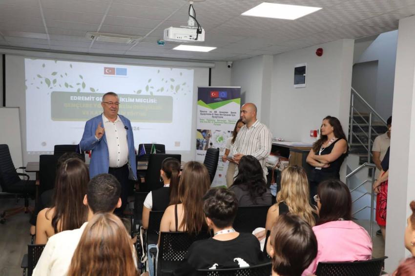 EDREMİT BELEDİYESİ’NE “YEREL YÖNETİM ÖDÜLÜ”