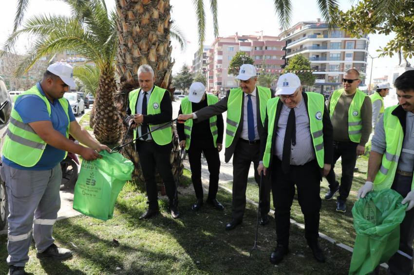 EDREMİT BELEDİYESİ SİGARA İZMARİTİ TOPLAMA KAMPANYASI BAŞLATTI