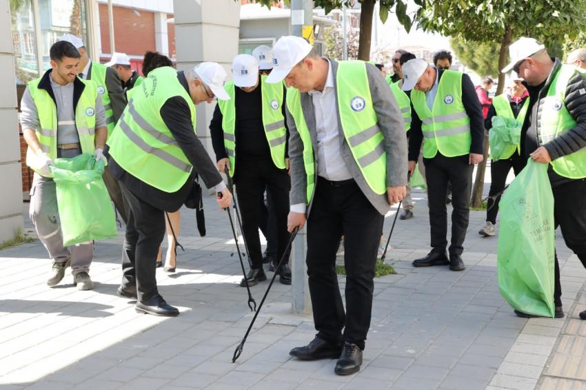 EDREMİT BELEDİYESİ SİGARA İZMARİTİ TOPLAMA KAMPANYASI BAŞLATTI